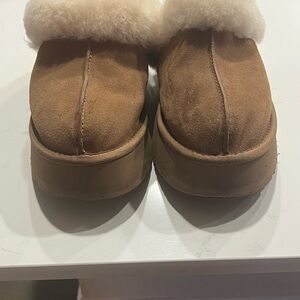 Women's UGG Tan Shearling Lined Shoes